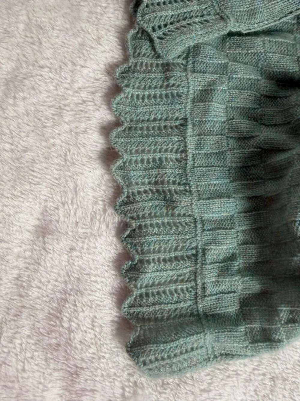 Senso Unico 100% Cashmere Knit Scarf Ribbed Edges & Subtle Textured Pattern